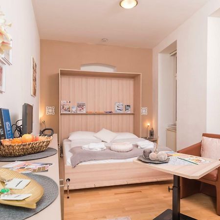 Tiny Hideaway Apartment Wina Bagian luar foto