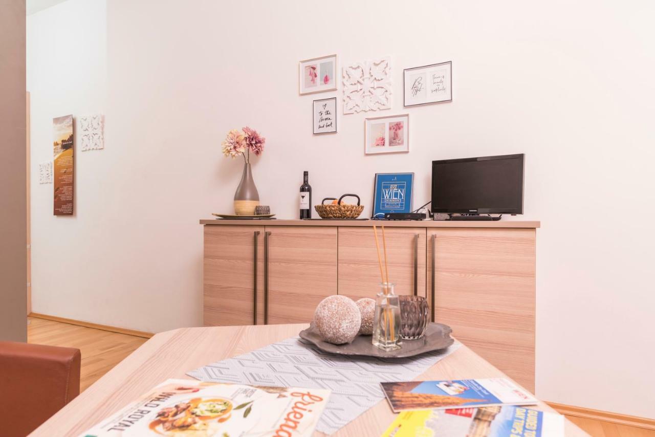 Tiny Hideaway Apartment Wina Bagian luar foto