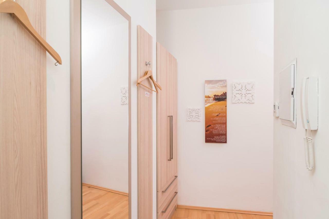 Tiny Hideaway Apartment Wina Bagian luar foto