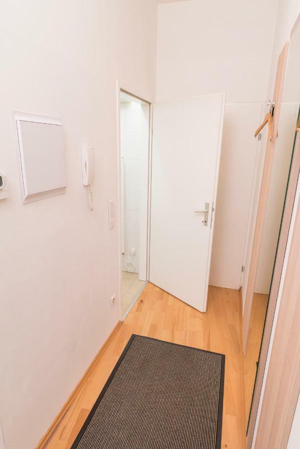 Tiny Hideaway Apartment Wina Bagian luar foto