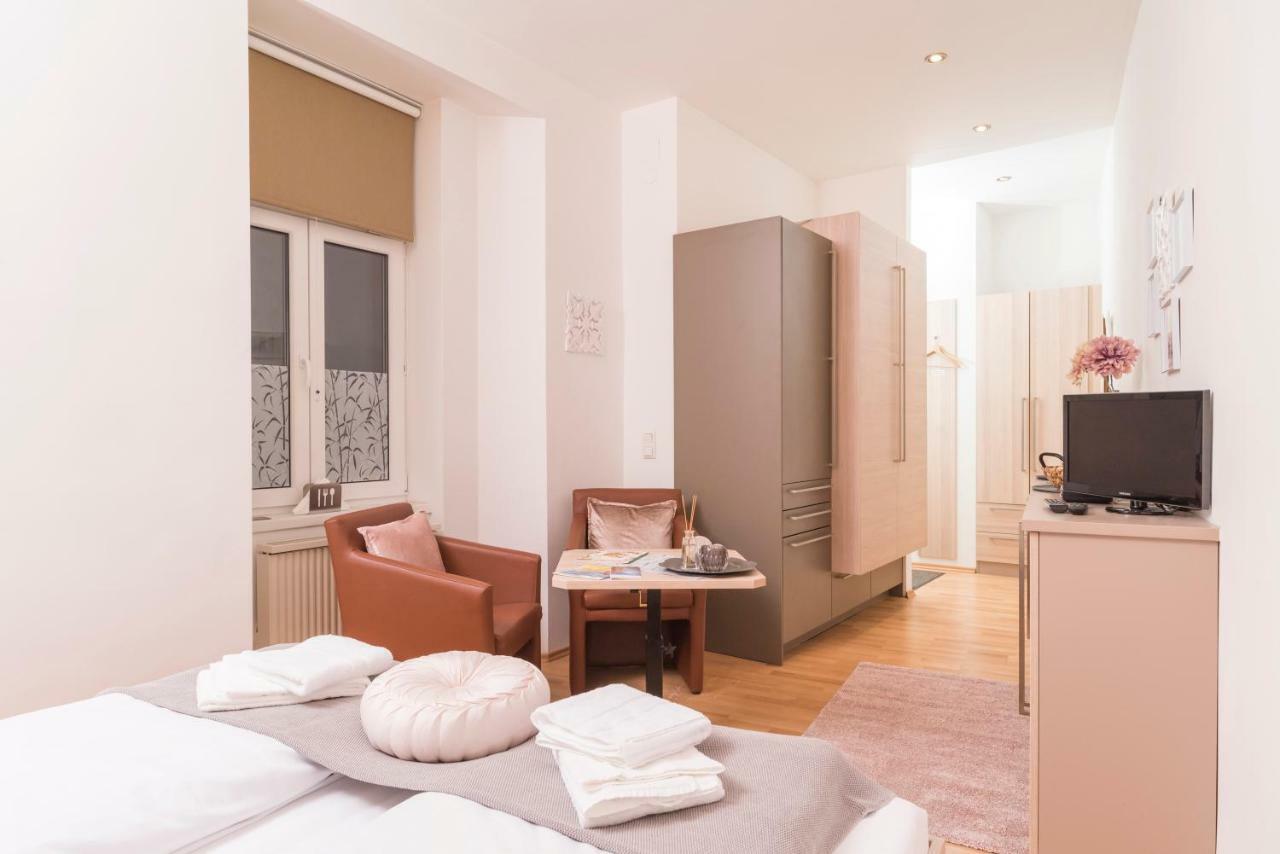 Tiny Hideaway Apartment Wina Bagian luar foto