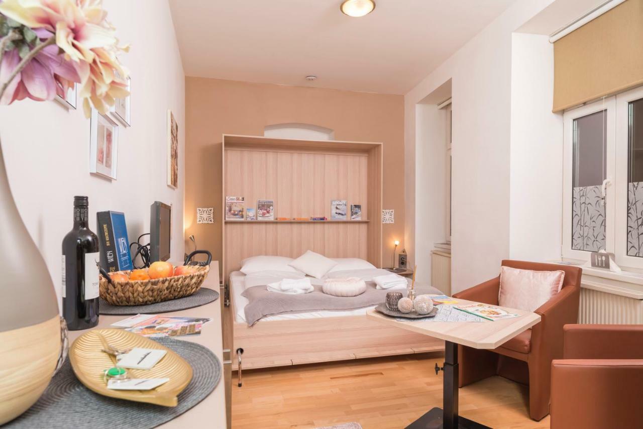 Tiny Hideaway Apartment Wina Bagian luar foto
