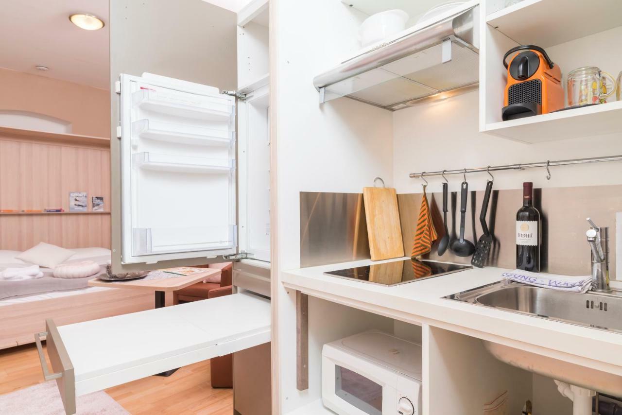 Tiny Hideaway Apartment Wina Bagian luar foto