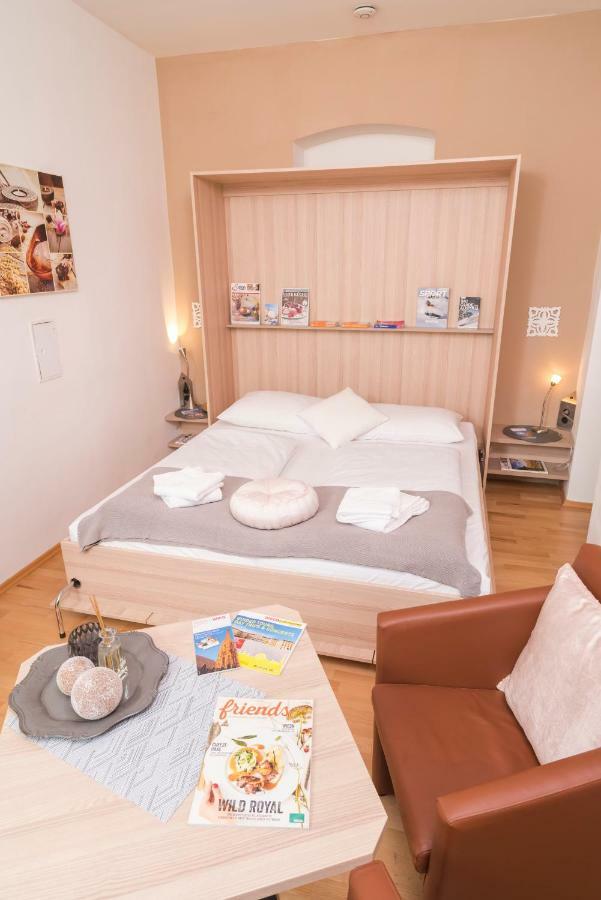Tiny Hideaway Apartment Wina Bagian luar foto